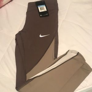 NWT Nike epic lux leggings